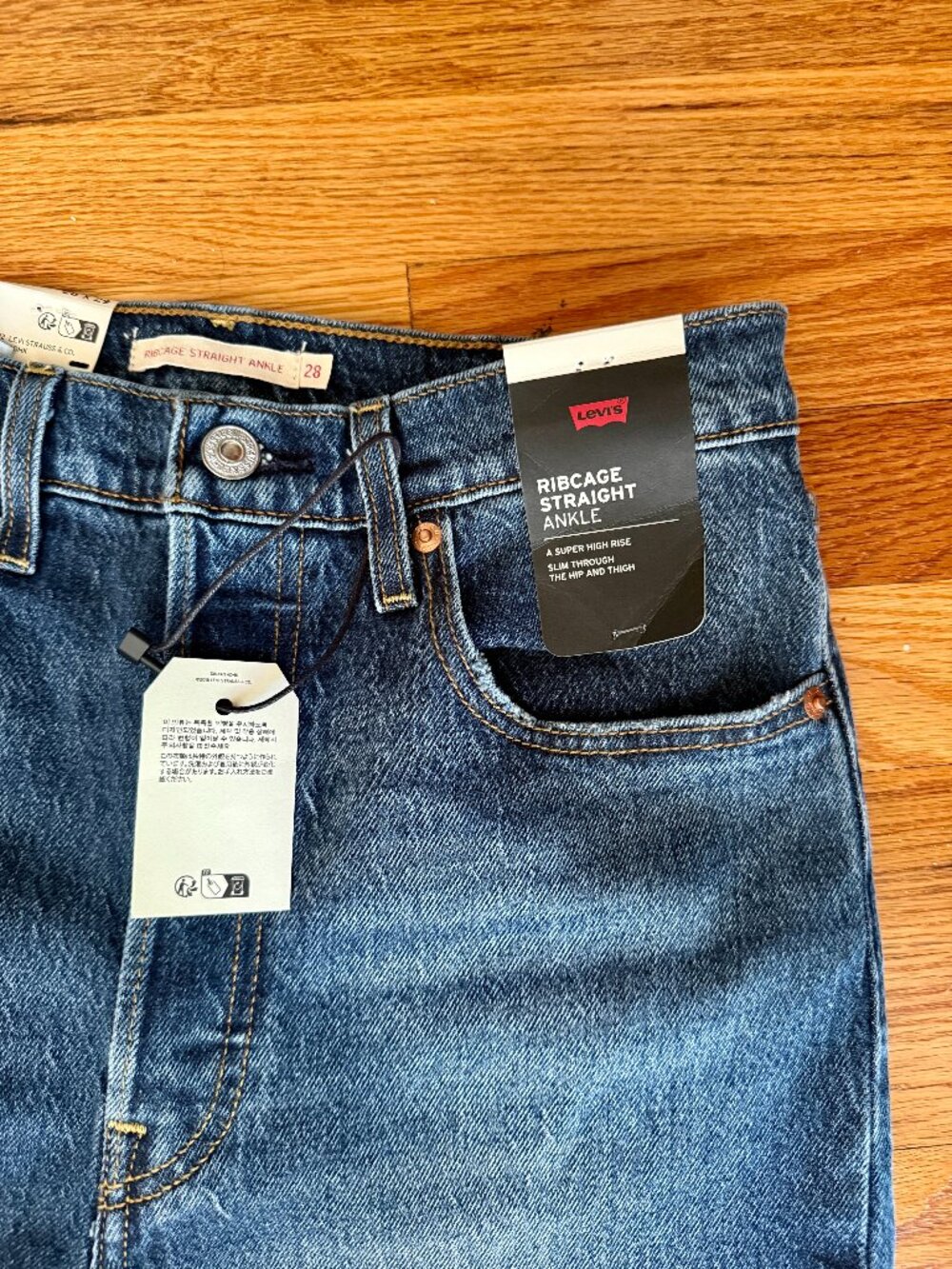 NWT Levi's Ribcage Straight Ankle Women's Jeans | On My Honor - Dark Wash | 28 - Picture 3 of 8